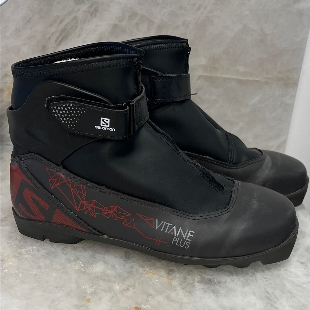 Salomon VITANE PLUS Black and Red Nordic XC Ski Boots size 8.5
